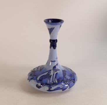 Lot-954-Moorcroft-Blue-Yacht-1997-Centenary-florian-vase