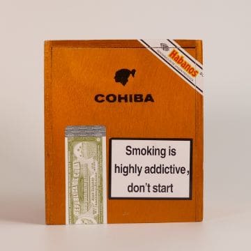 One box containing 25 COHIBA SIGLO VI Cigars
