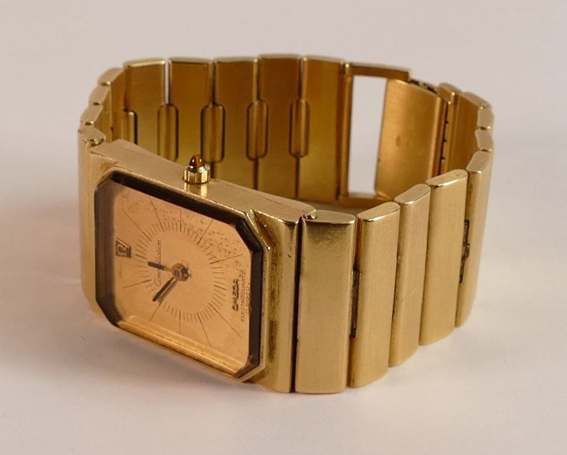 Lot-1737a-rare-Omega-18ct-Gold-electroquartz-F8192-Hz-bracelet-watch A rare Omega 18ct Gold electroquartz F8192 Hz bracelet watch