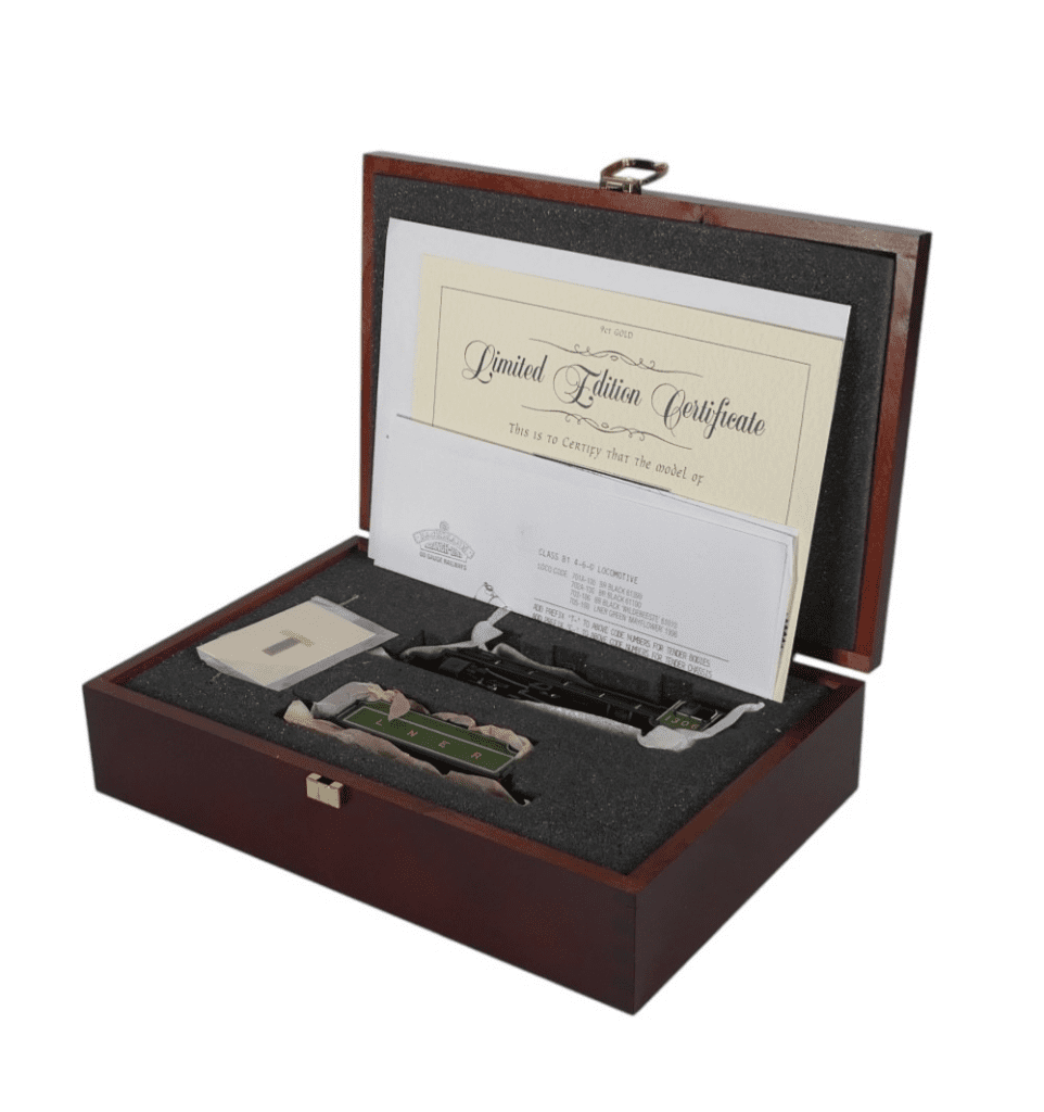 Bachmann OO gauge 705-100 4-6-0 Class B1 LNER Mayflower 1306, limited edition no.1933 of 2000, boxed with certificate. Untested.